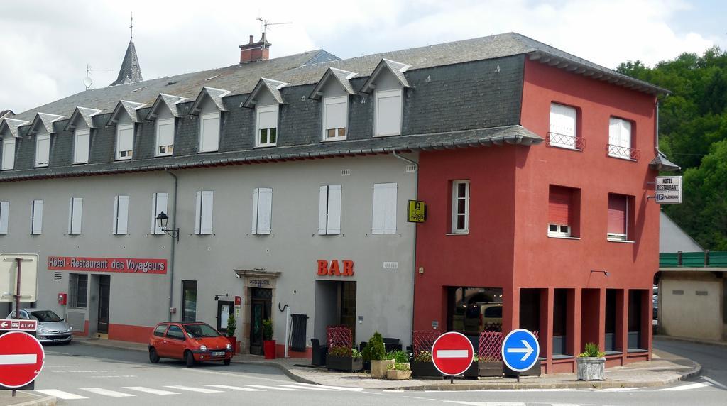 Logis Hotel Restaurant Des Voyageurs Pont-de-Salars Bagian luar foto