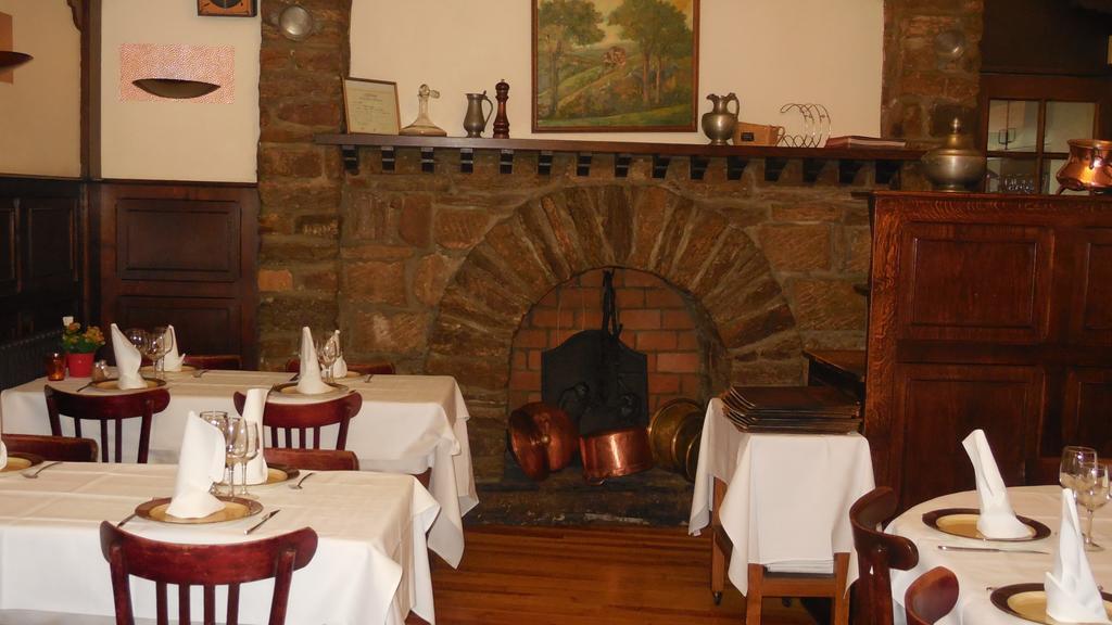 Logis Hotel Restaurant Des Voyageurs Pont-de-Salars Bagian luar foto
