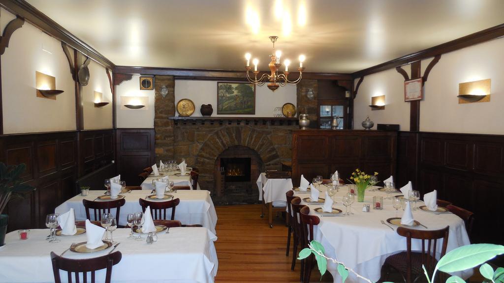 Logis Hotel Restaurant Des Voyageurs Pont-de-Salars Bagian luar foto