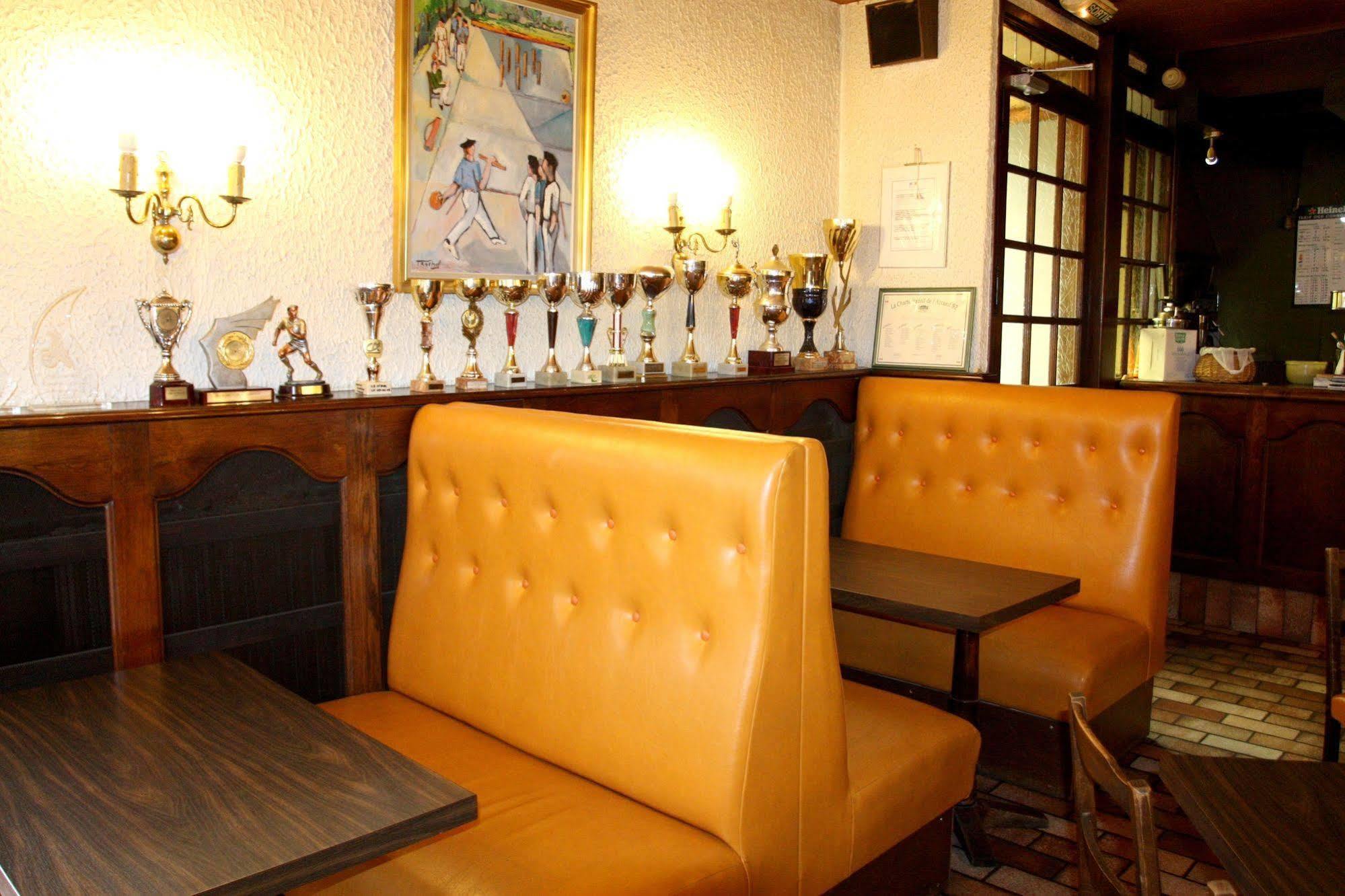 Logis Hotel Restaurant Des Voyageurs Pont-de-Salars Bagian luar foto
