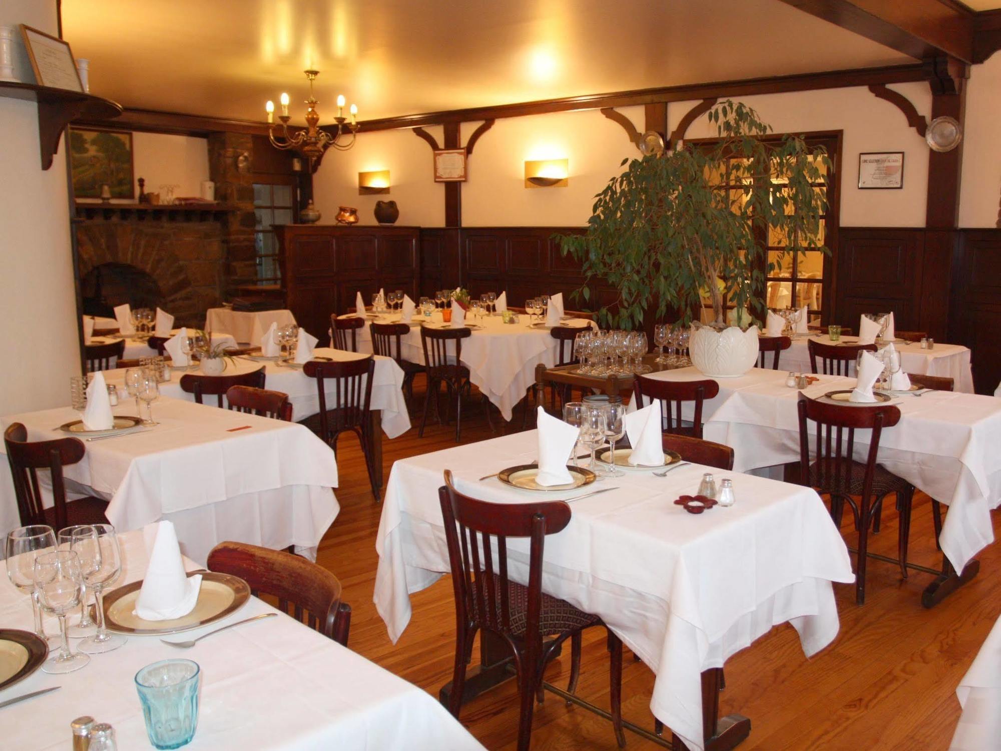Logis Hotel Restaurant Des Voyageurs Pont-de-Salars Bagian luar foto