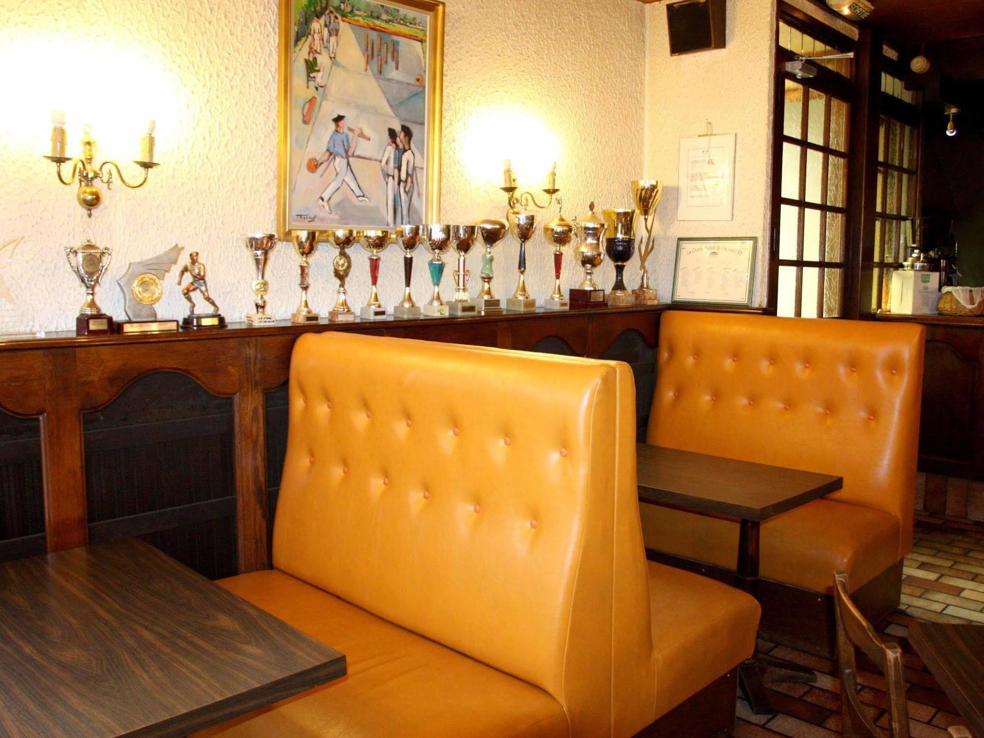 Logis Hotel Restaurant Des Voyageurs Pont-de-Salars Bagian luar foto