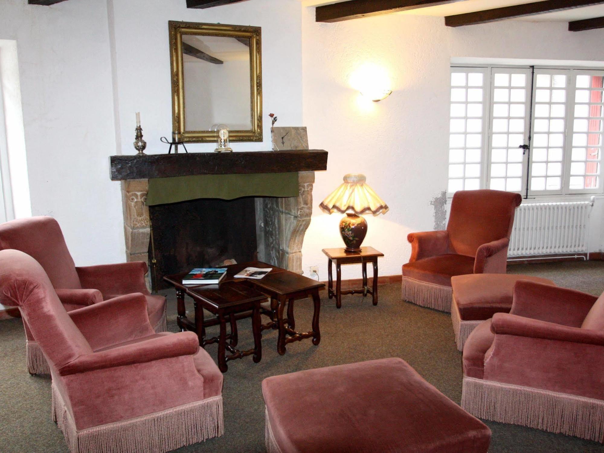Logis Hotel Restaurant Des Voyageurs Pont-de-Salars Bagian luar foto