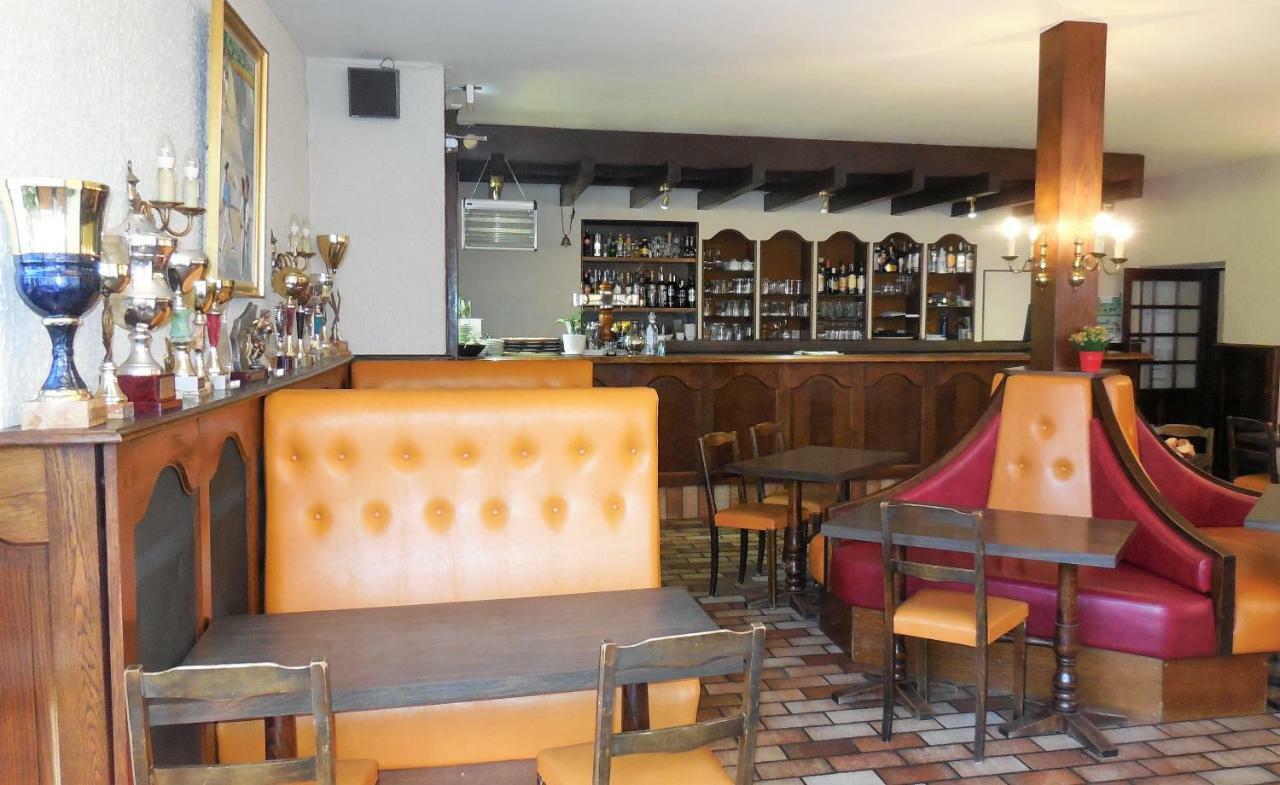 Logis Hotel Restaurant Des Voyageurs Pont-de-Salars Bagian luar foto
